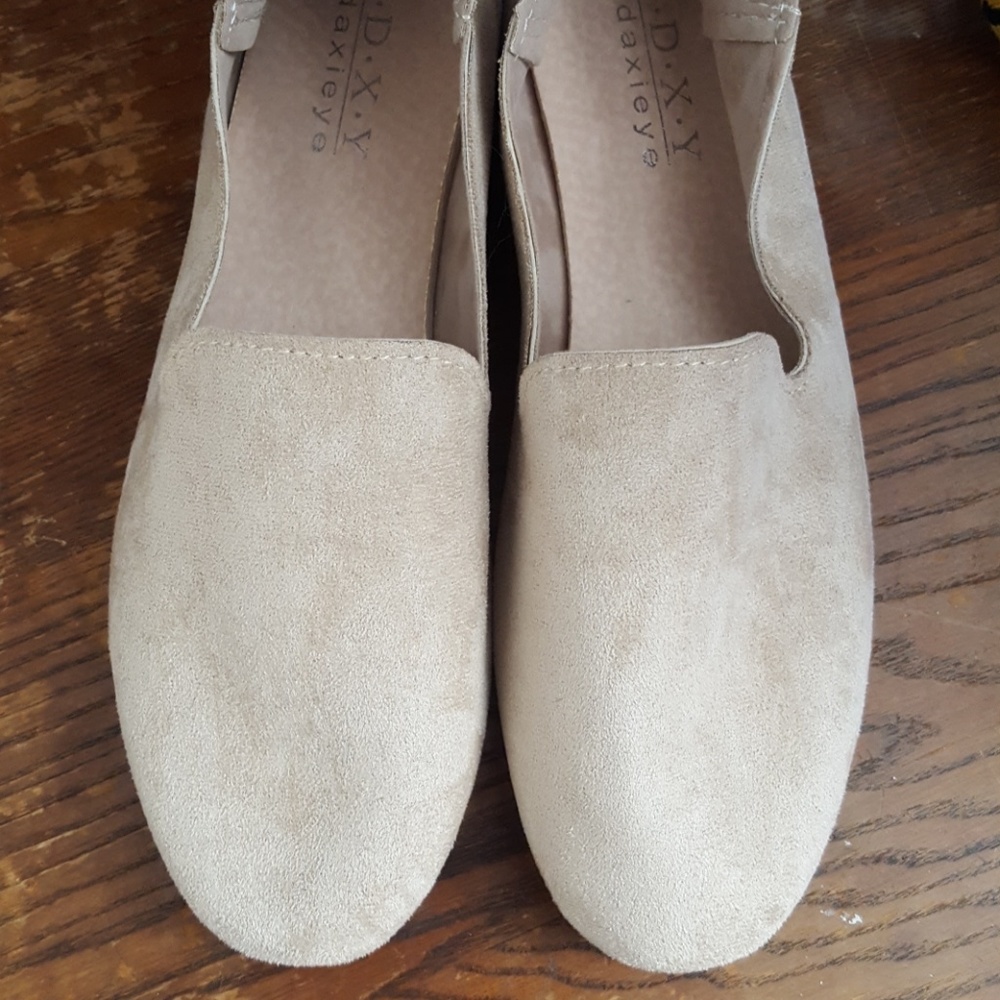 Tan flats